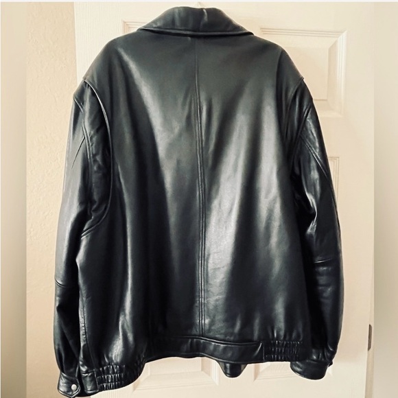 Roundtree and Yorke black lambskin leather bomber coat - Picture 2 of 3